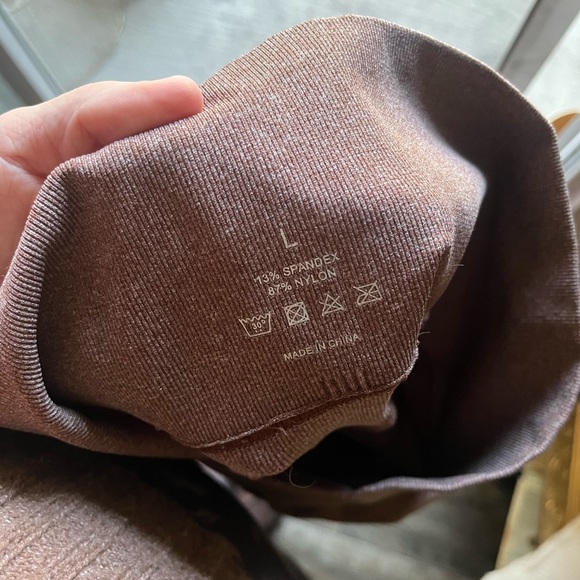 Cocoa Contour Seamless NVGTN Leggings - Picture 4 of 7